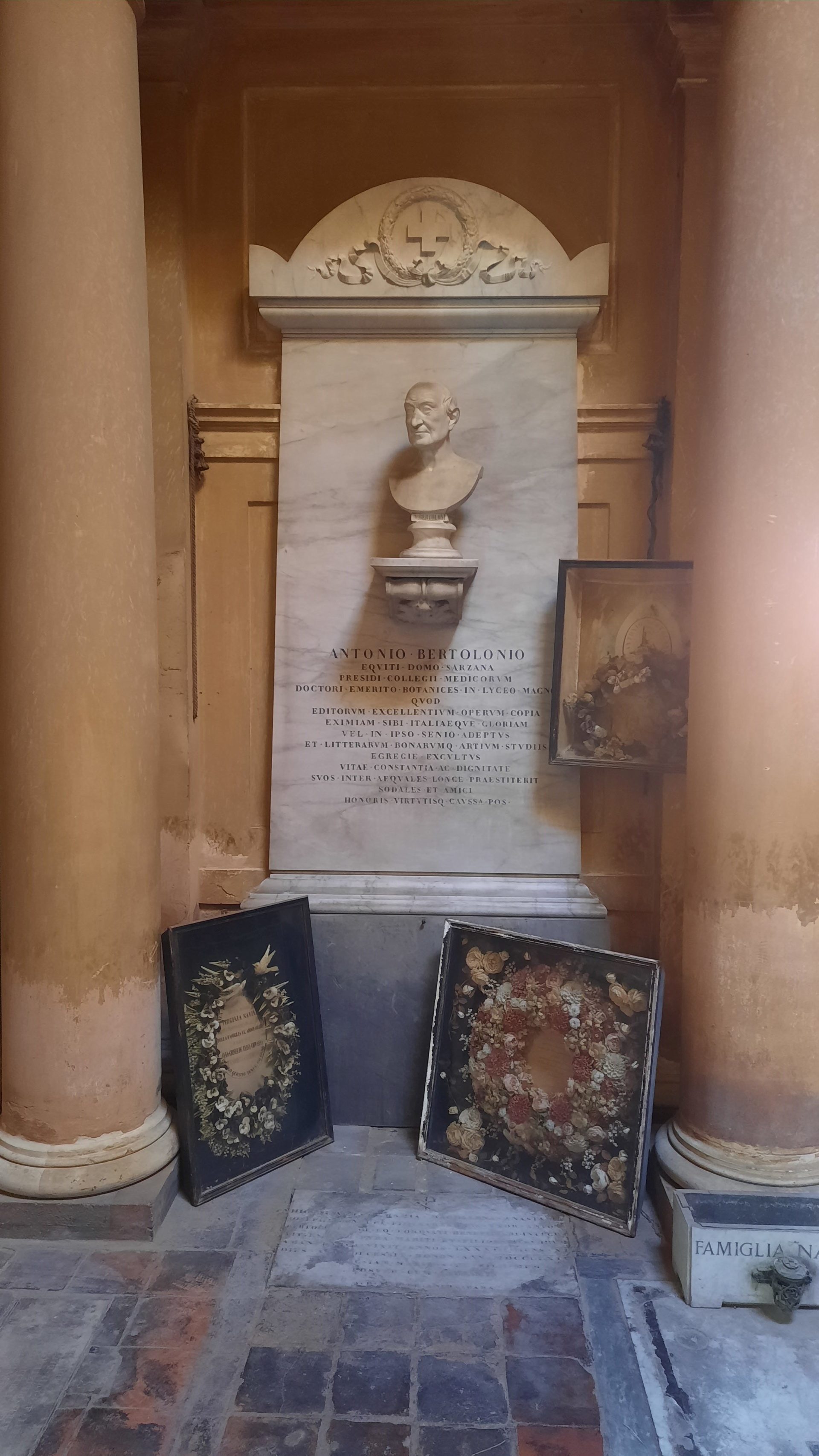 Antonio Bertoloni's tomb, Certosa Cemetery, Bologna - 01b.jpg